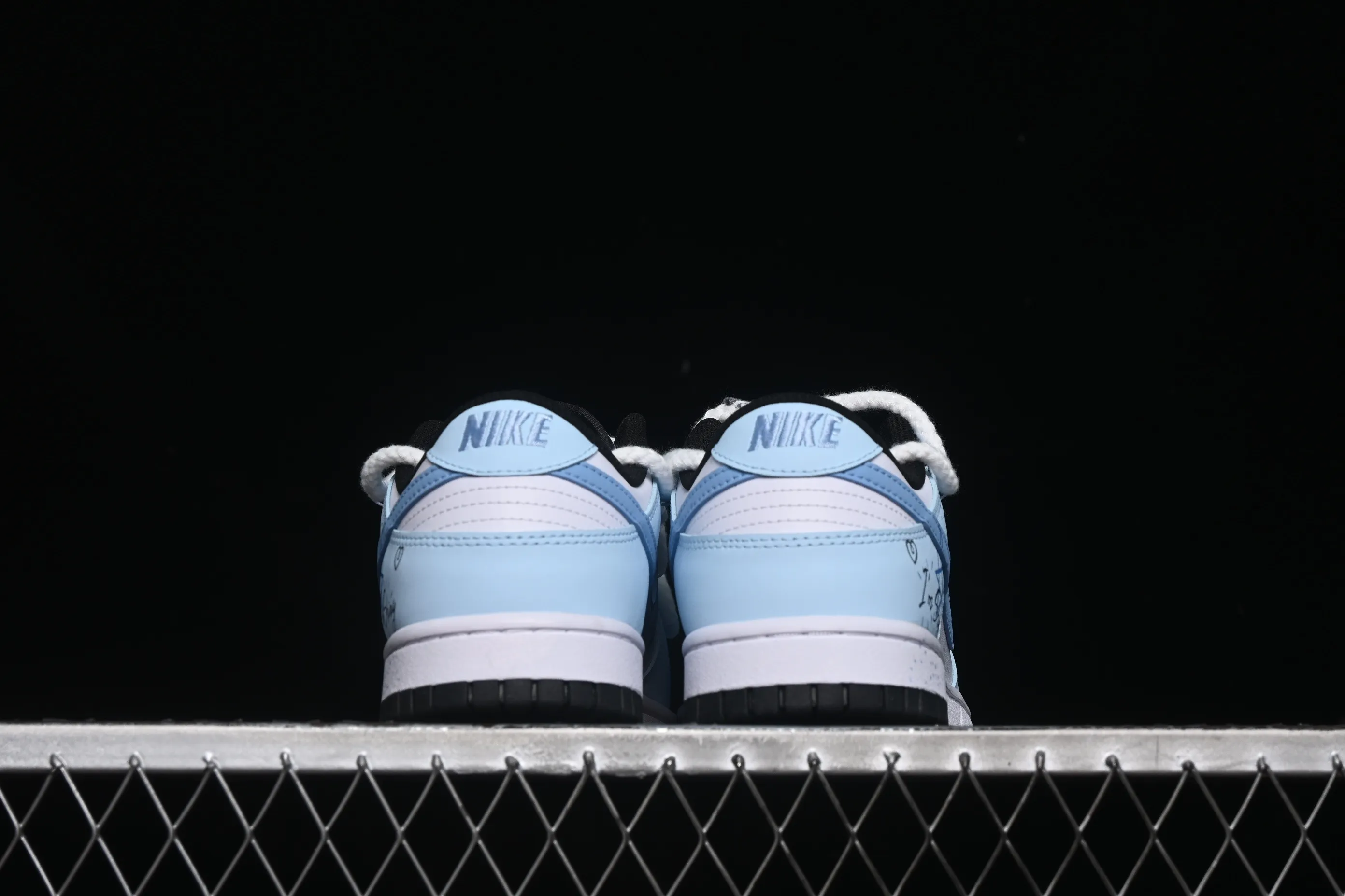 All categories Nk SB Dunk Series Nk SB Dunk Low High-end customized low-top sneakers Nike SB Dunk Low Blue Ocean Strappy low-top casual sneakers DD1503-101